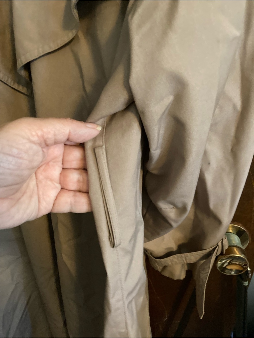 Classic Women’s Trench Coat in Beige - Picture 5 of 10